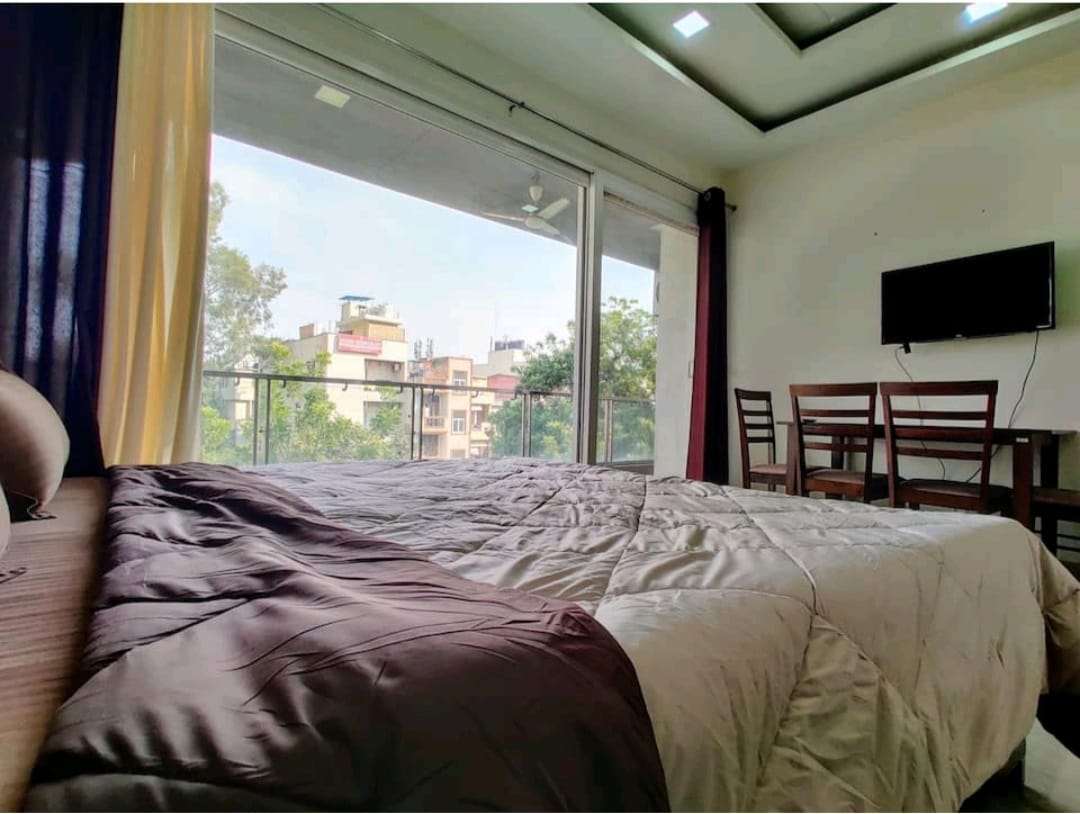 Westay Premium Private Studio Apt w/ WiFi,Lift & King Bed - Tap to explore photos