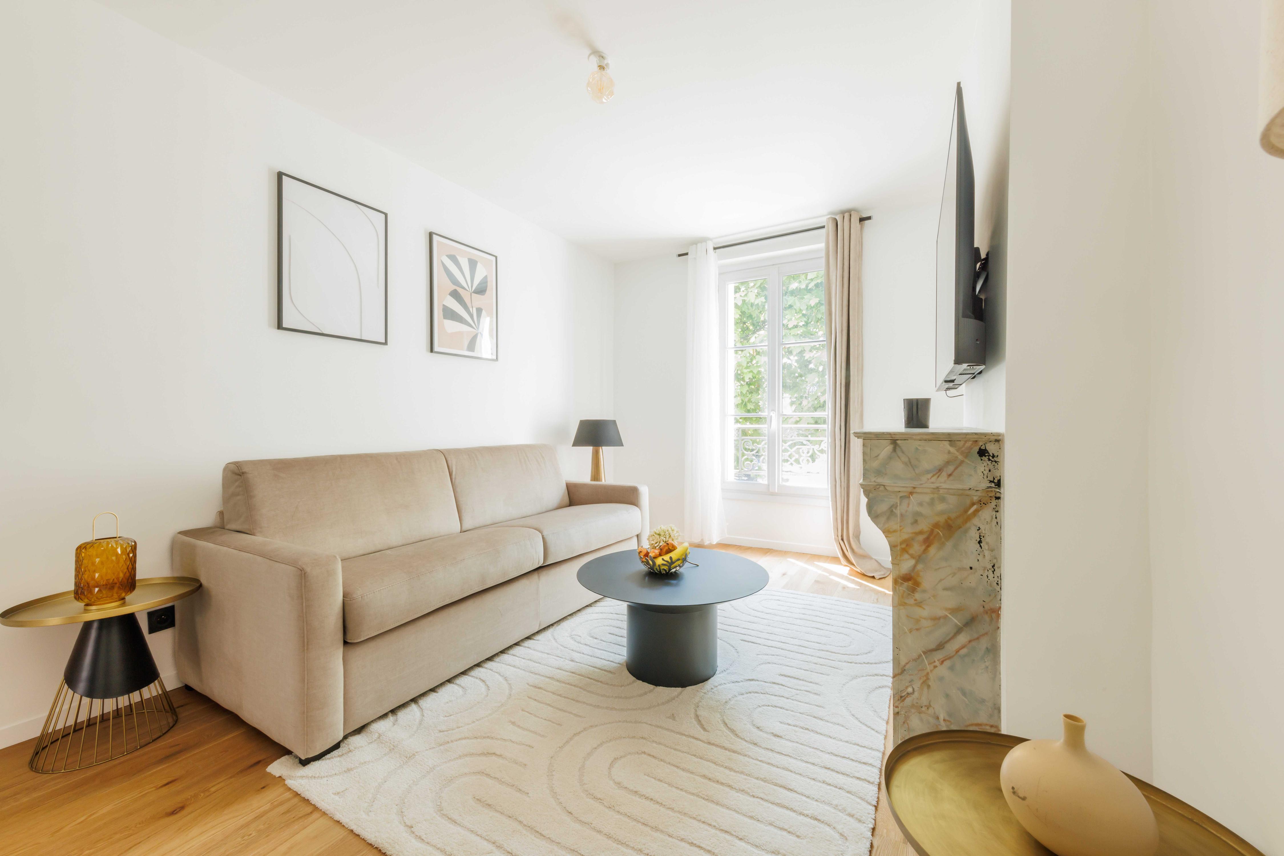 Charming apt with ac -Rue des Archives- le marais - Tap to explore photos