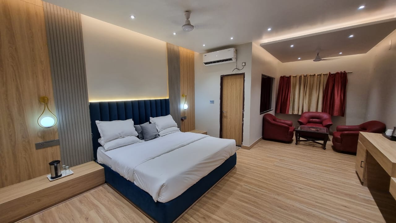 Balaji Prakash Hotel - Tap to explore photos
