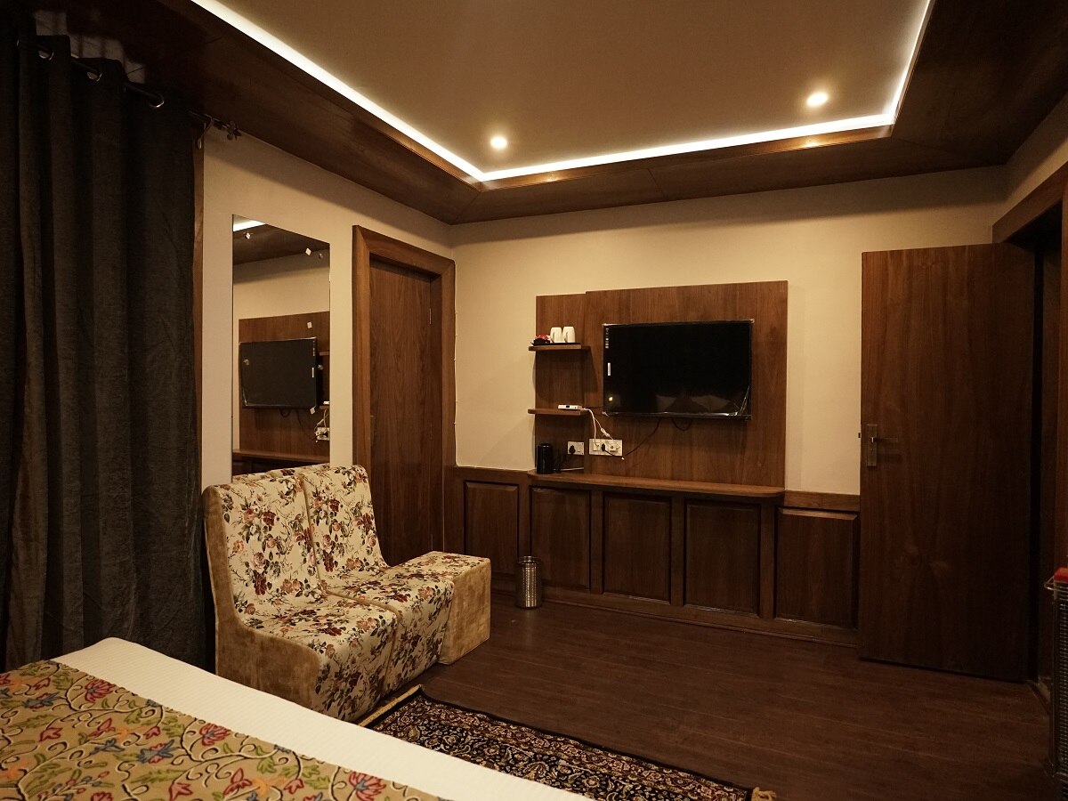 Zuri Cottages  Pahalgam - Tap to explore photos