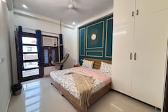 791A I 57 - 2bhk Cozy Lux Apt Pvt Theater Screen Exp, Gurgaon