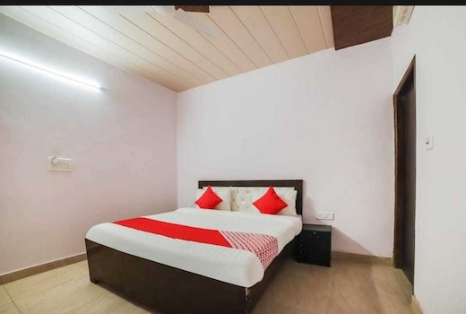 Hotel O KL khari Near Ashoka Park Mein Metro