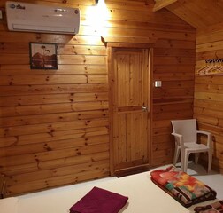 SINGLE COTTAGE ROOM