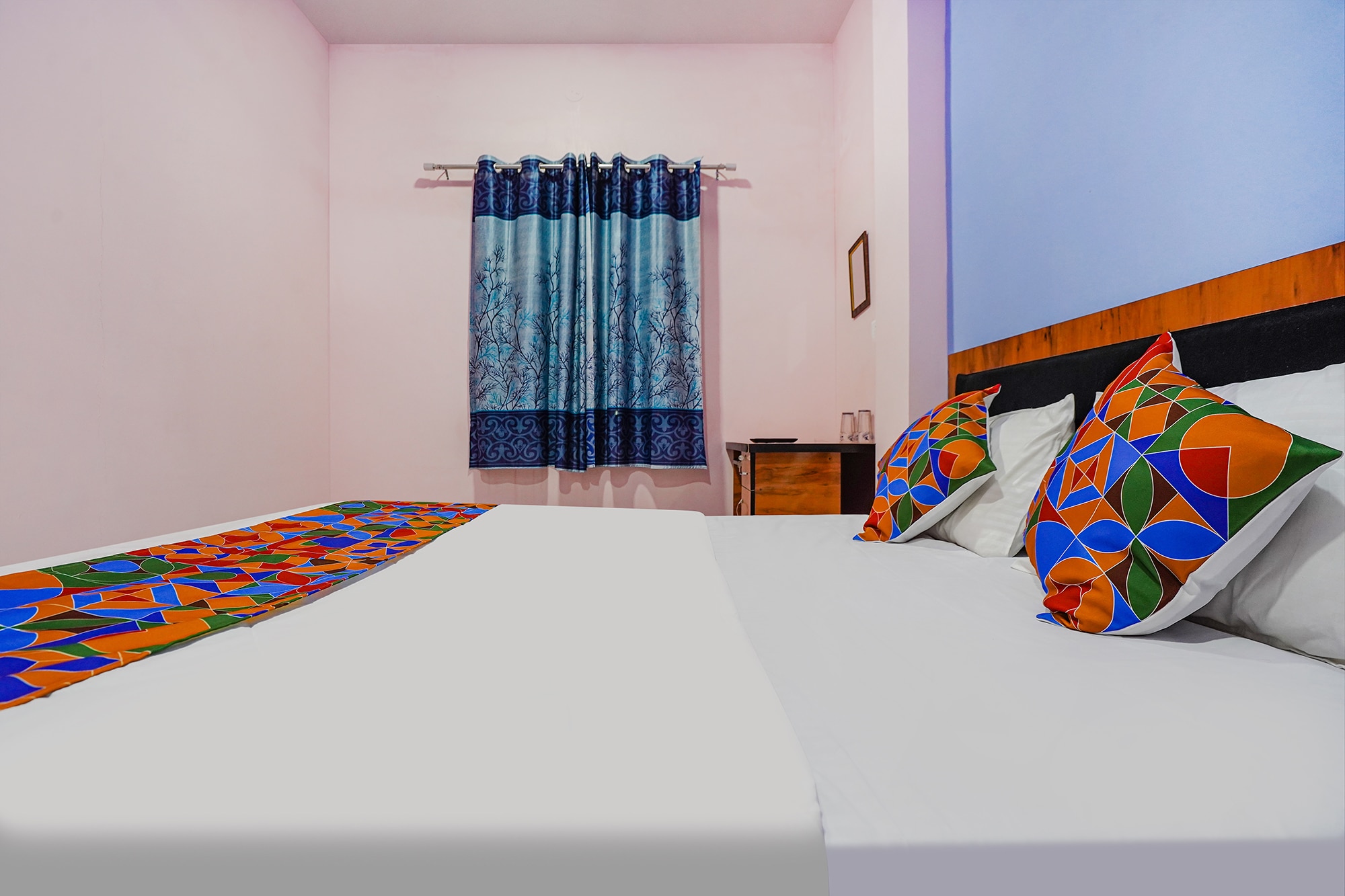 Evaan Deluxe Rooms - Tap to explore photos