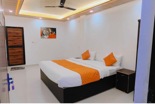 Hotel O Rai Residency