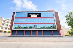 Townhouse Vishwavidyalaya Metro Station Kanpur, Kanpur