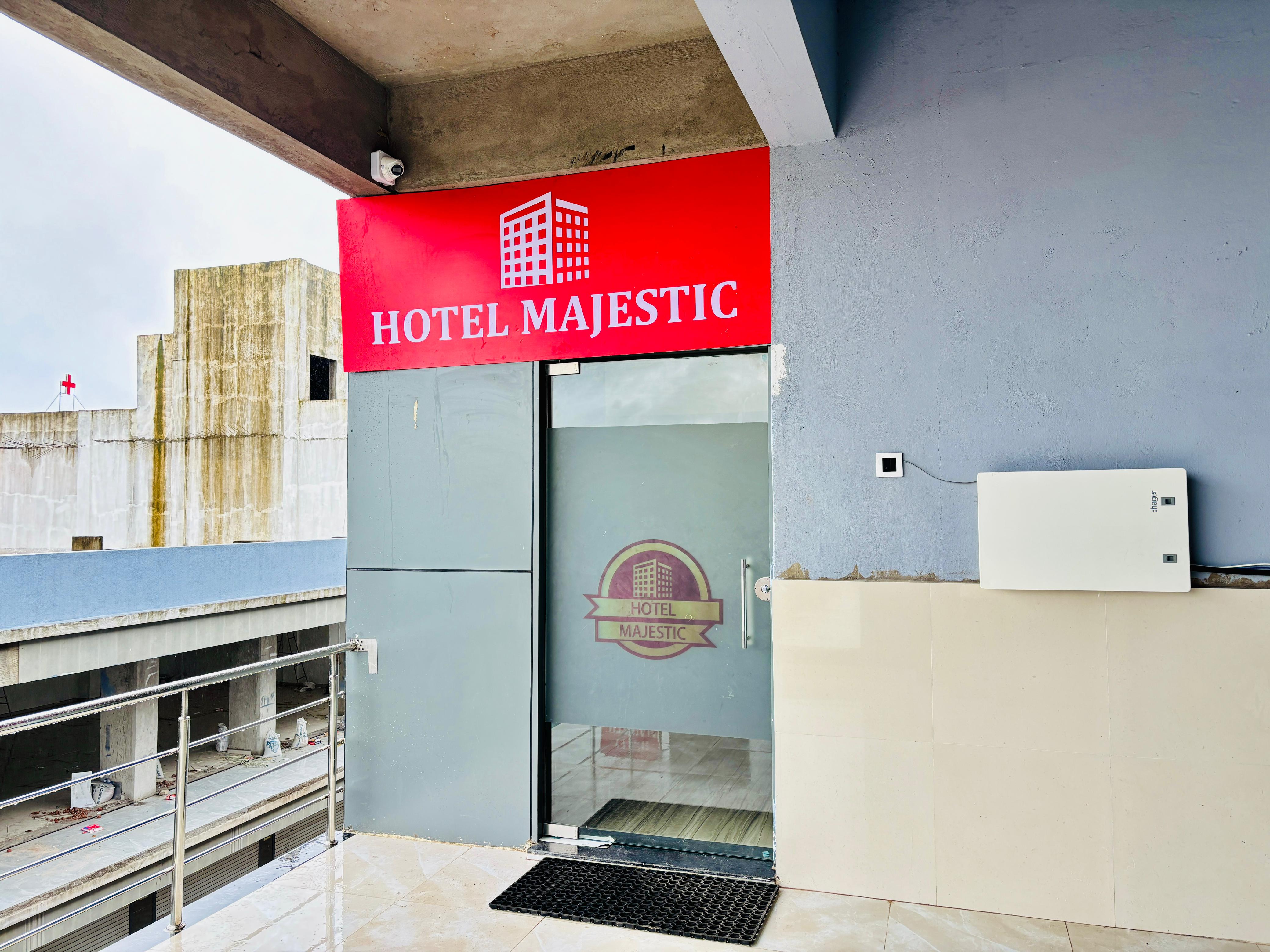 Hotel Majestic - Tap to explore photos