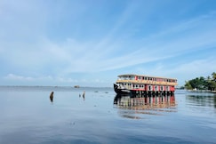 Canal Cruise Houseboat, Alleppey