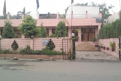 D.m Hotel, Gwalior