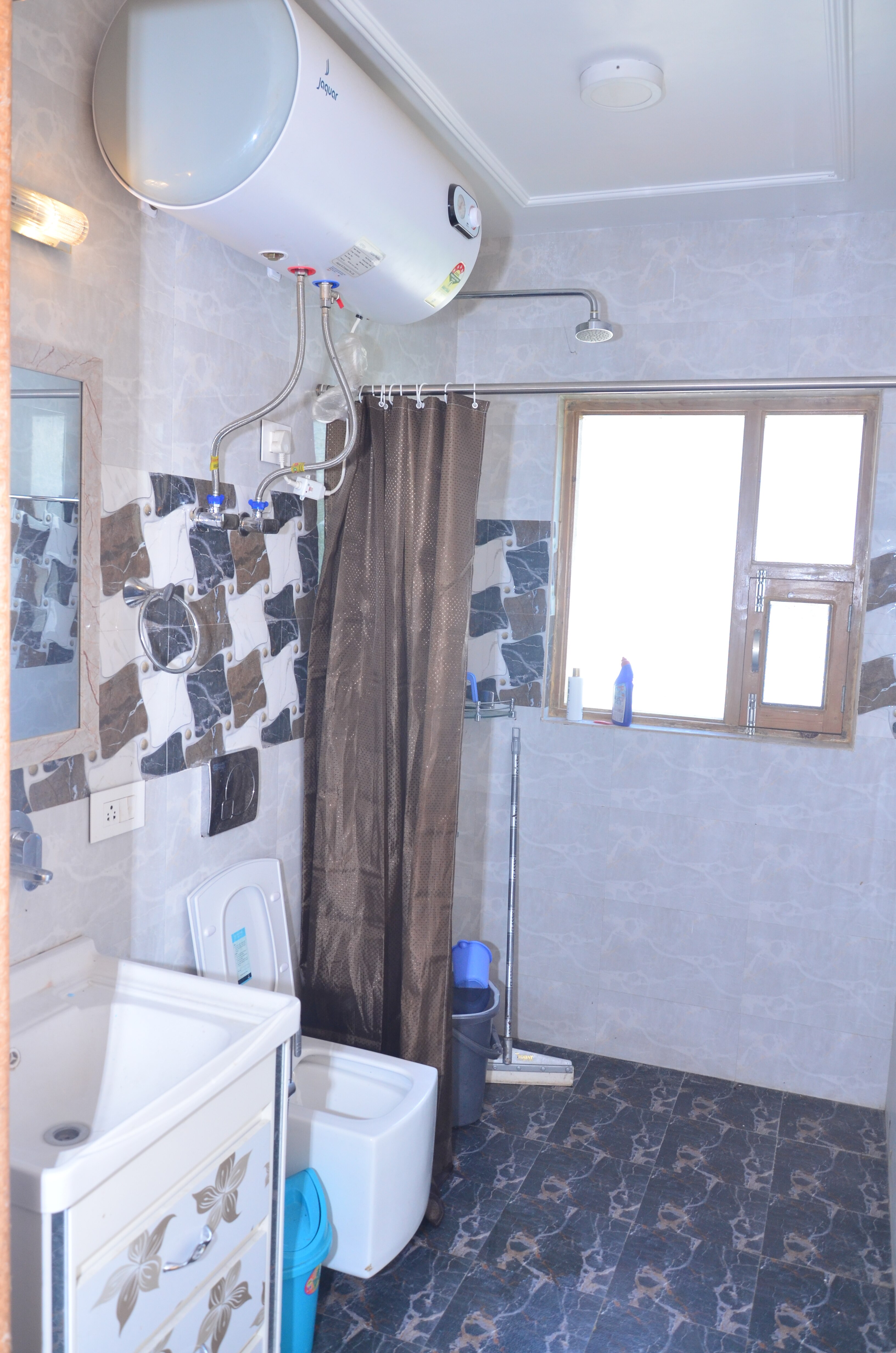 Sheerazi Homestay - Tap to explore photos
