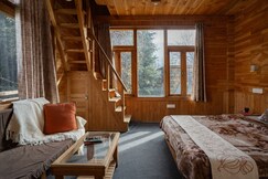 Bastiat Stays Two Peaks Duplex, Gushaini