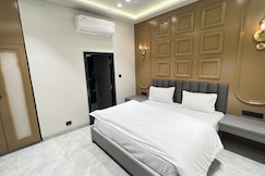 Daddys Den Mount Abu, Mount Abu