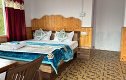 DELUXE ROOM WITH MOUNTAIN VIEW