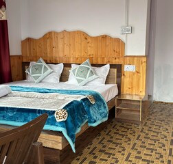 DELUXE ROOM WITH MOUNTAIN VIEW