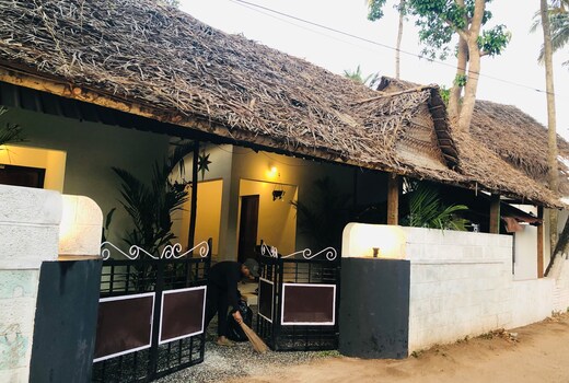 Kiran's Cliff Cottage | 2min walk to Varkala Beach