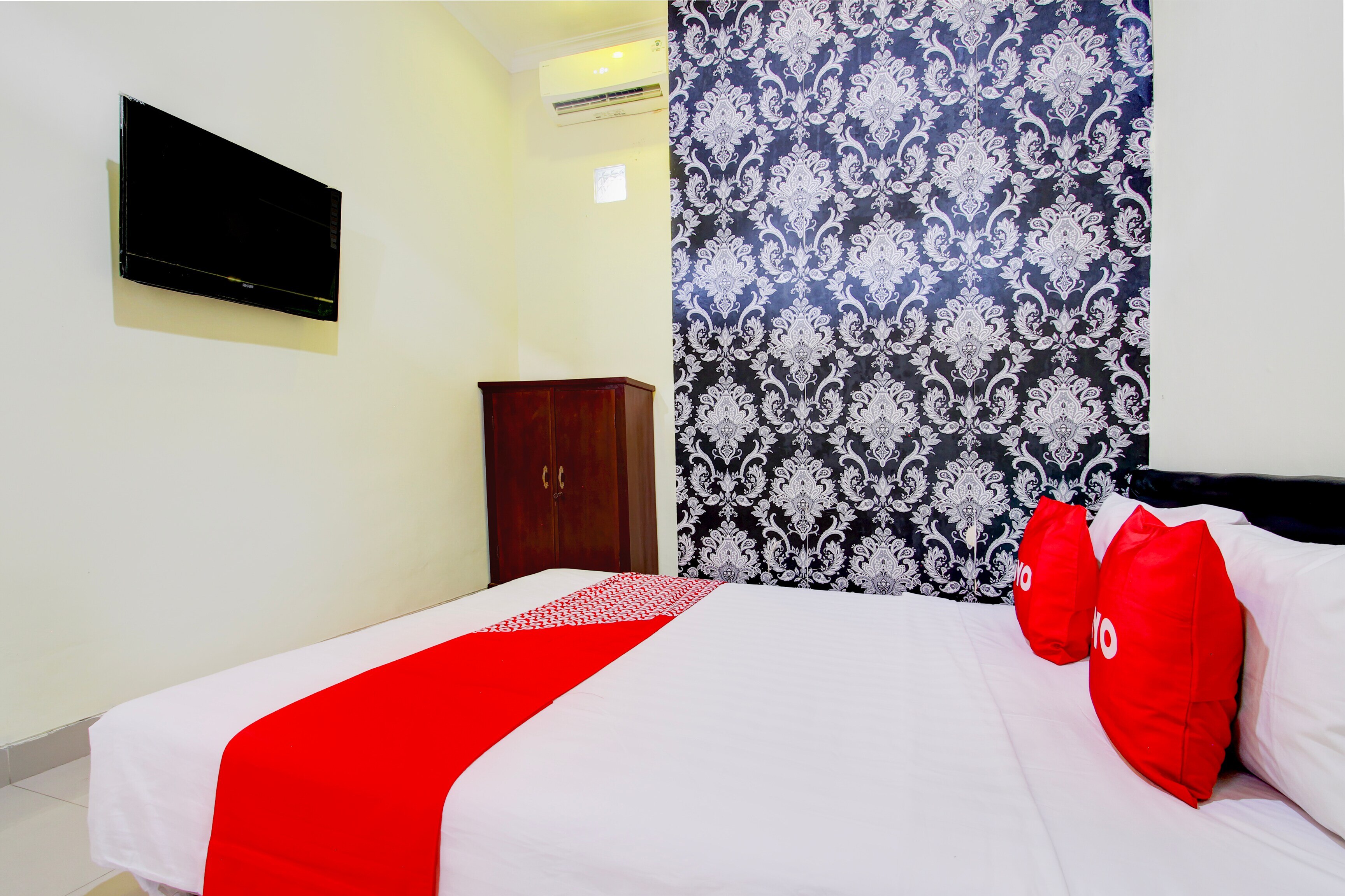 Hotel O Sleman Near Bandara Adi Sutjipto Formerly Joglo Sorogenen - Tap to explore photos