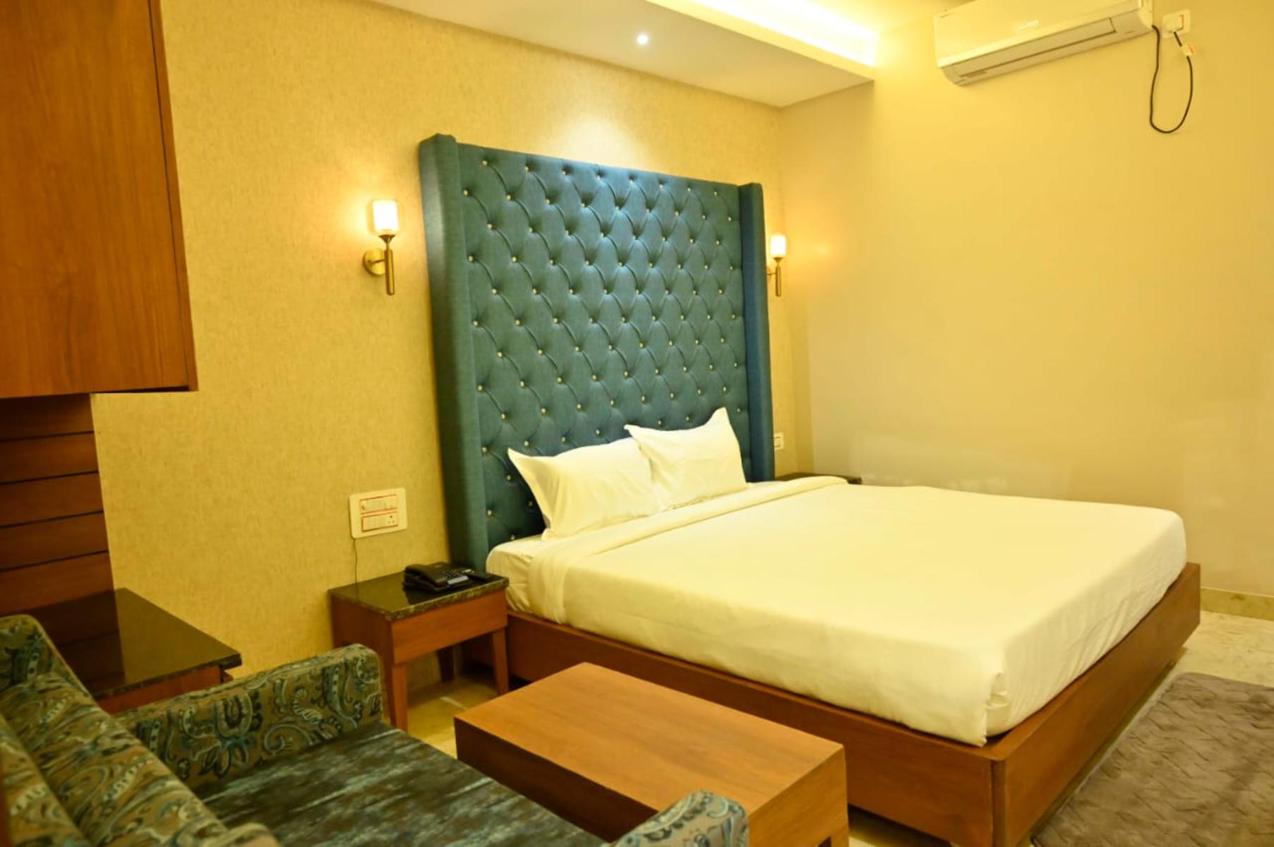 Hotel Vastu Inn - Tap to explore photos