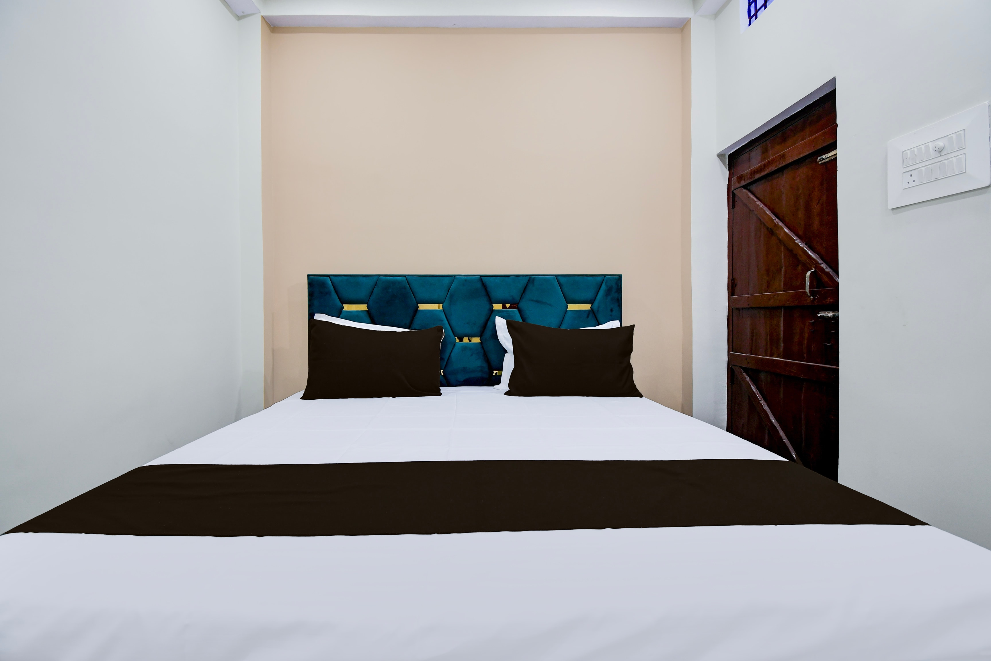 Spot On Hotel Orbit - Tap to explore photos