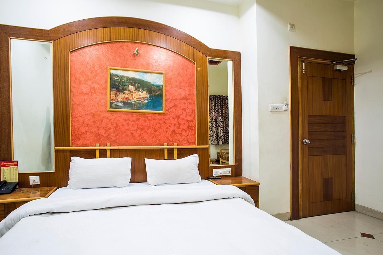 Hotel Kalinga Palace - Tap to explore photos
