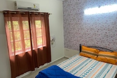 Pleasant 2bhk Holiday Home with a pool and patio, Goa