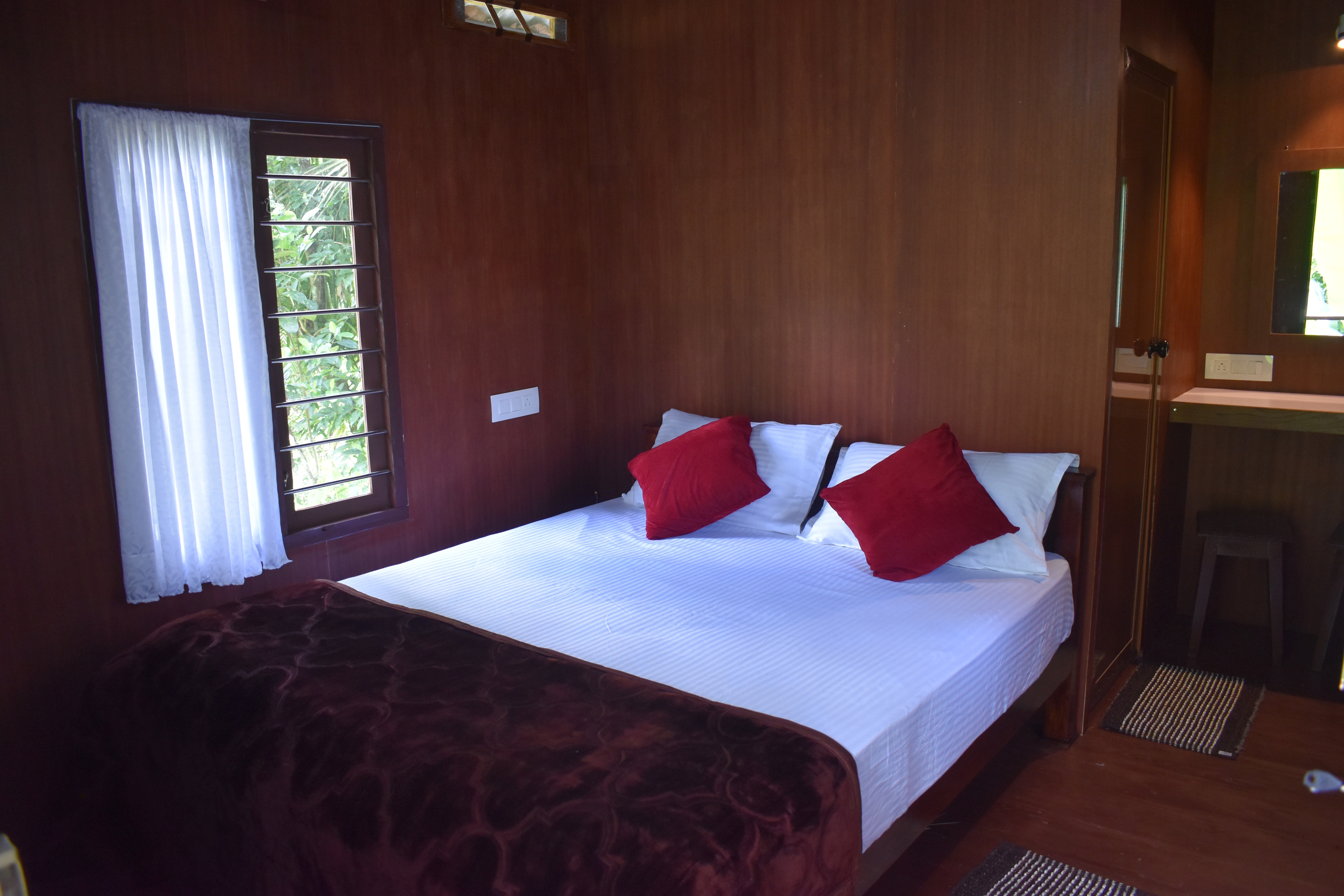 Lo Adoro Tree Hut Tourist Homestays - Tap to explore photos