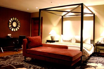 Vivanta By Taj-Dal View