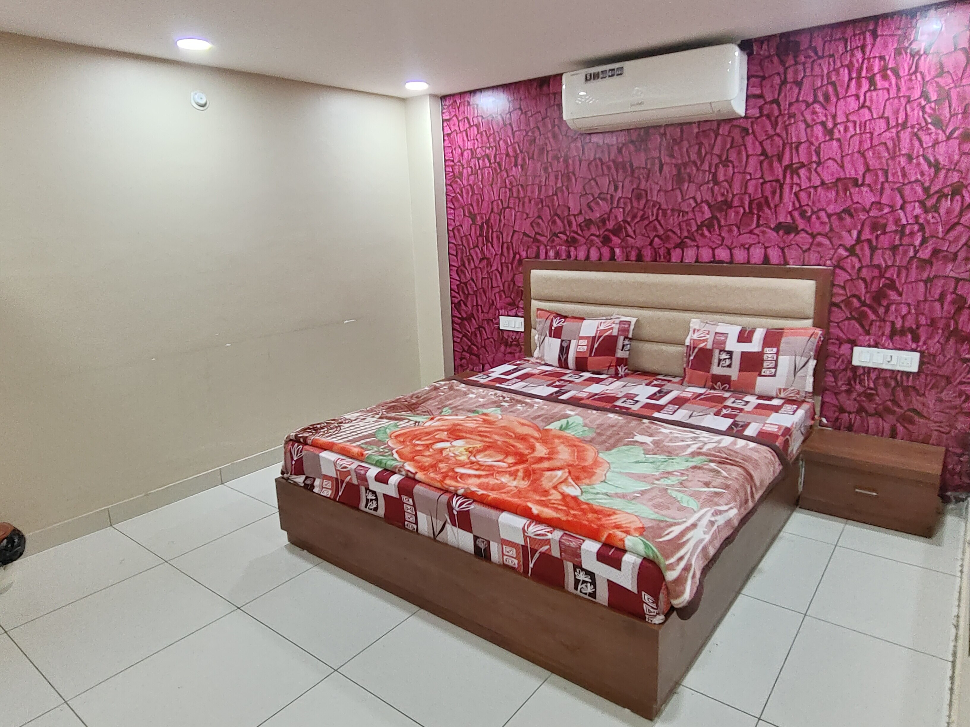 Hotel Simran - Tap to explore photos