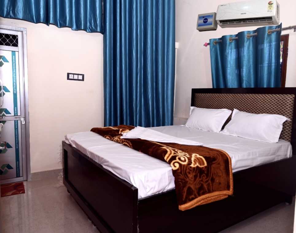 Hotel O Home Om Shanti Palace - Tap to explore photos