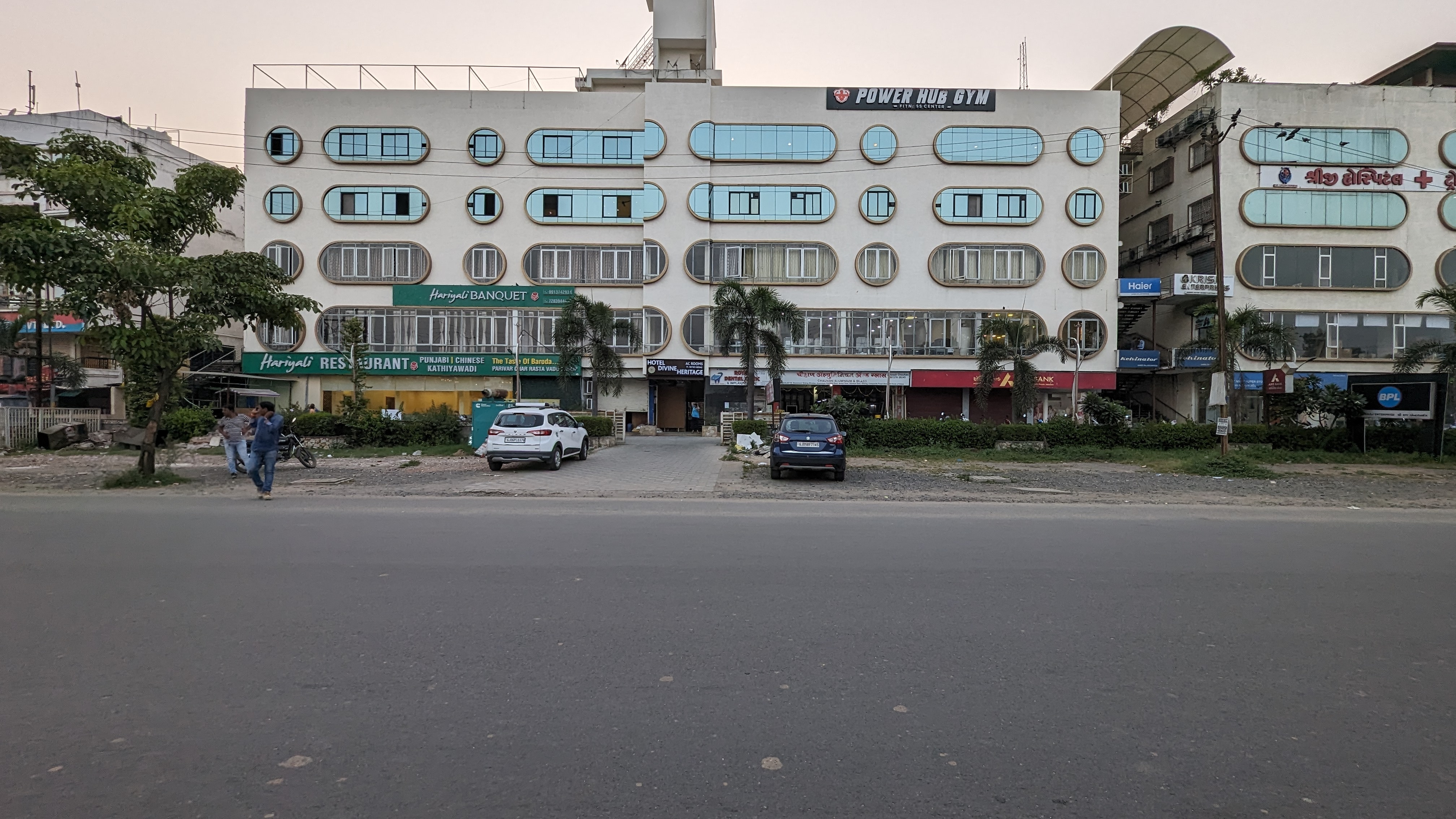 Hotel Divine Heritage - Tap to explore photos