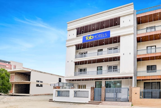 FabHotel Expo Centre Inn