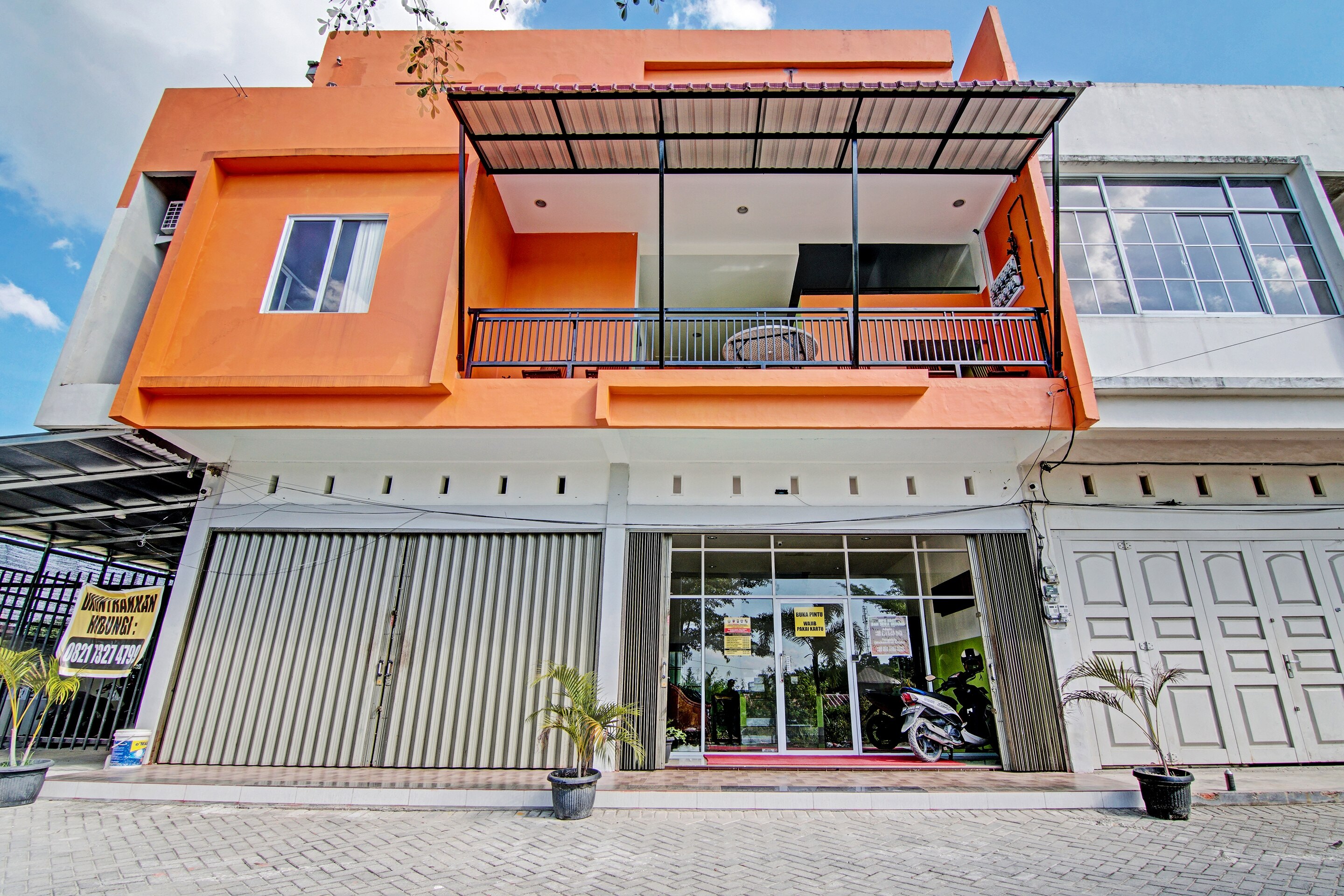 OYO 92530 Rosela House Syariah - Tap to explore photos