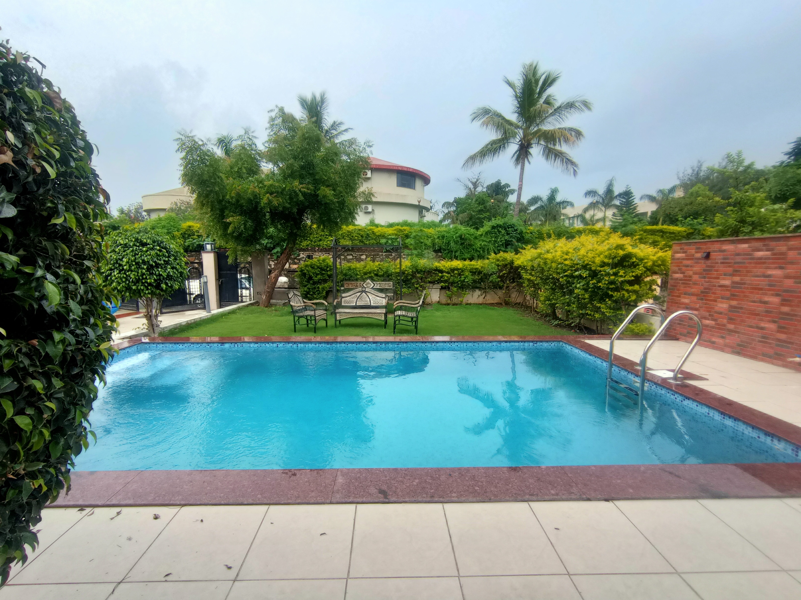 Tapah 5 BHK Luxurious Villa - Tap to explore photos