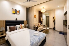 Supernova 39th floor 11am to 6pm, Noida
