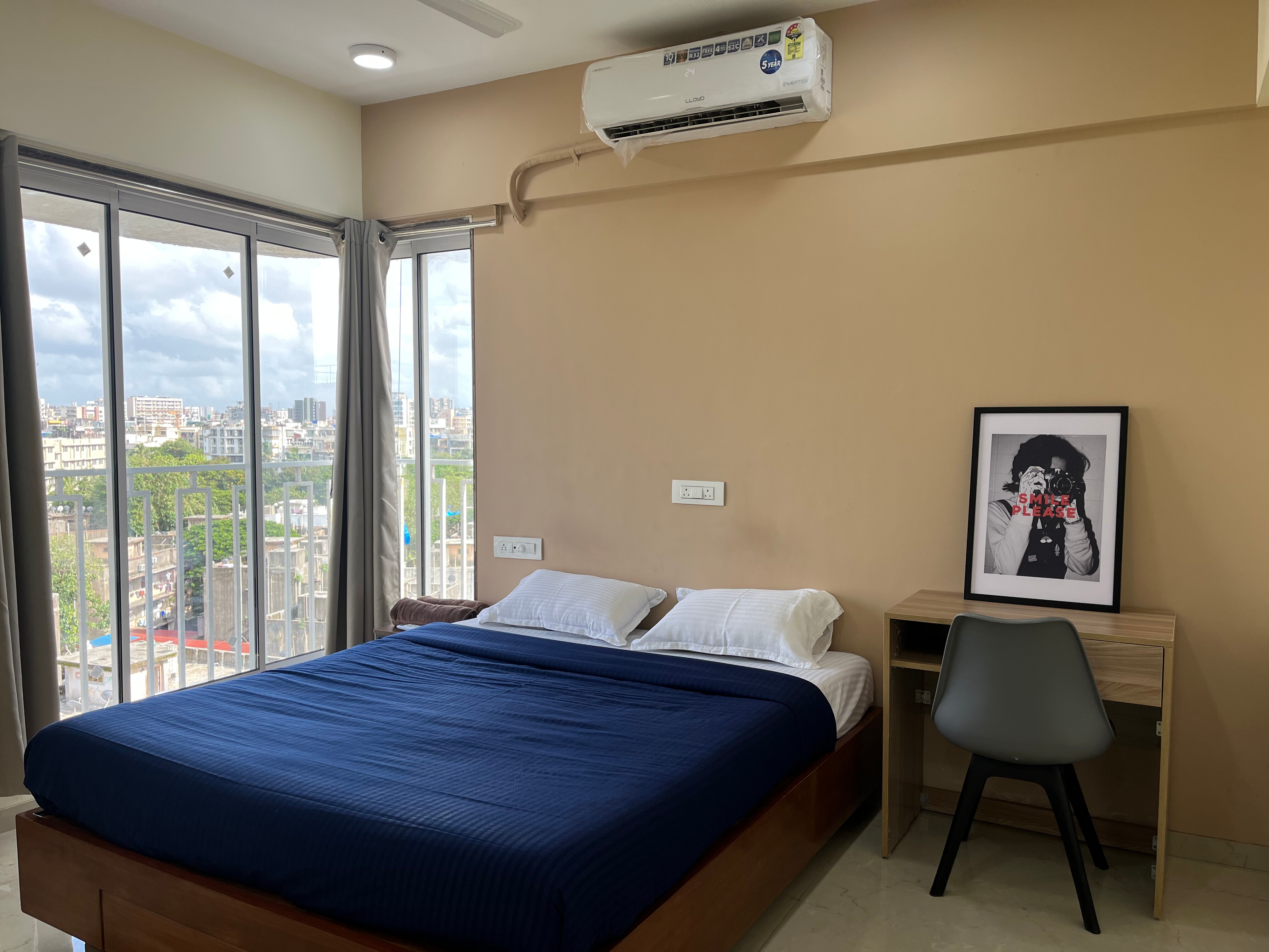 Juhu Getaway with Rooftop Pad 4