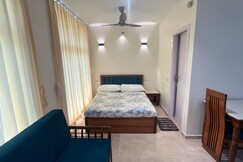 Serene LakeView Studio Apartment @Hiranandani Estate Thane, Thane