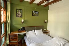 Minimalist Home Stay, Tabo