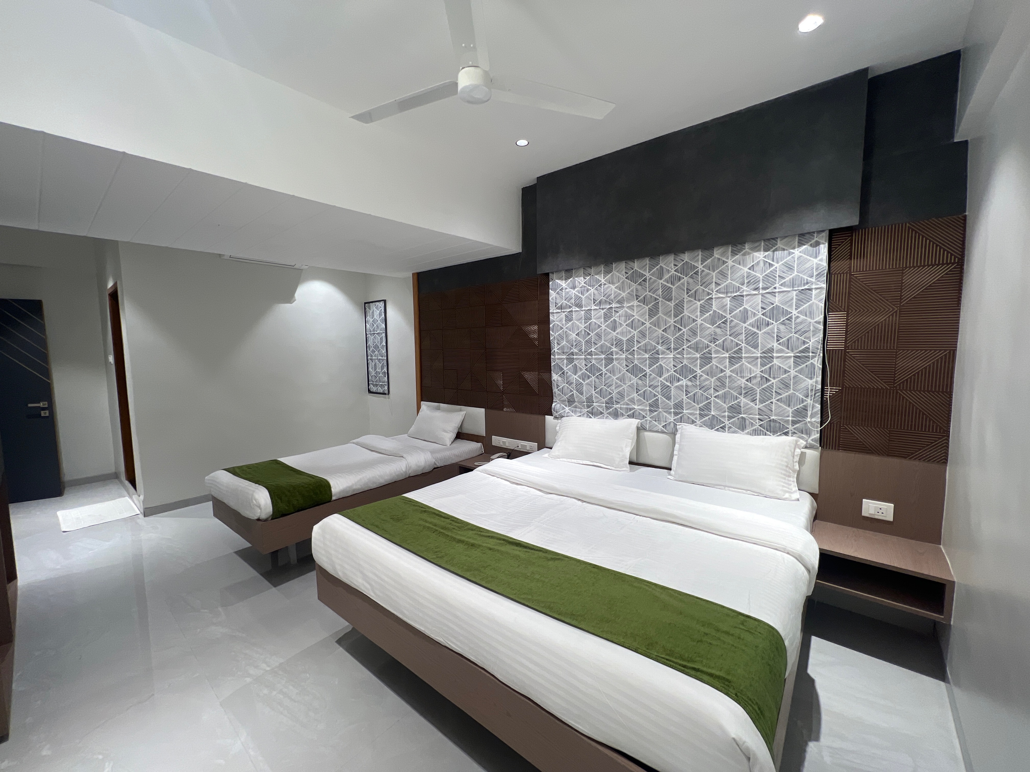 LUXURY PREMIUM AC ROOM 1