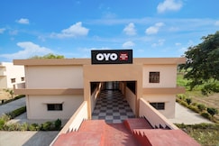 Hotel O Samarth Inn, Salon