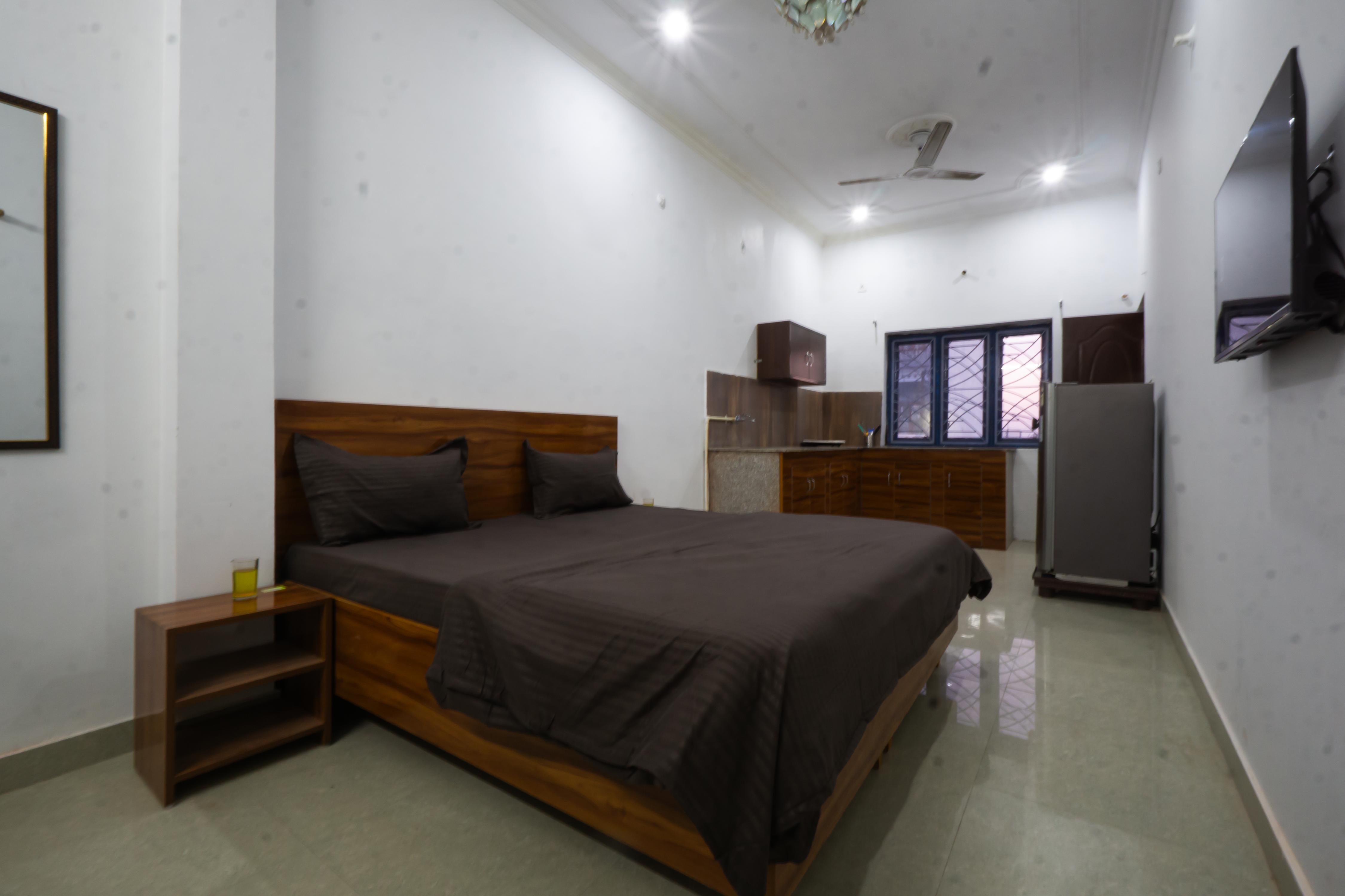 Cozy Corner 2BR with attached Kitchenette|Shared Homestay|By Homeyhuts - Tap to explore photos