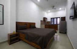 Studio Non-AC Bedroom with kitchenette
