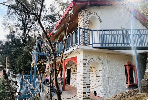 Stone Bungalow   Colonial Style