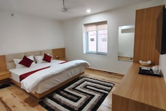 BHOOMI PALACE HOTEL AND BEELA'S BITES RESTAURANT, Gorakhpur