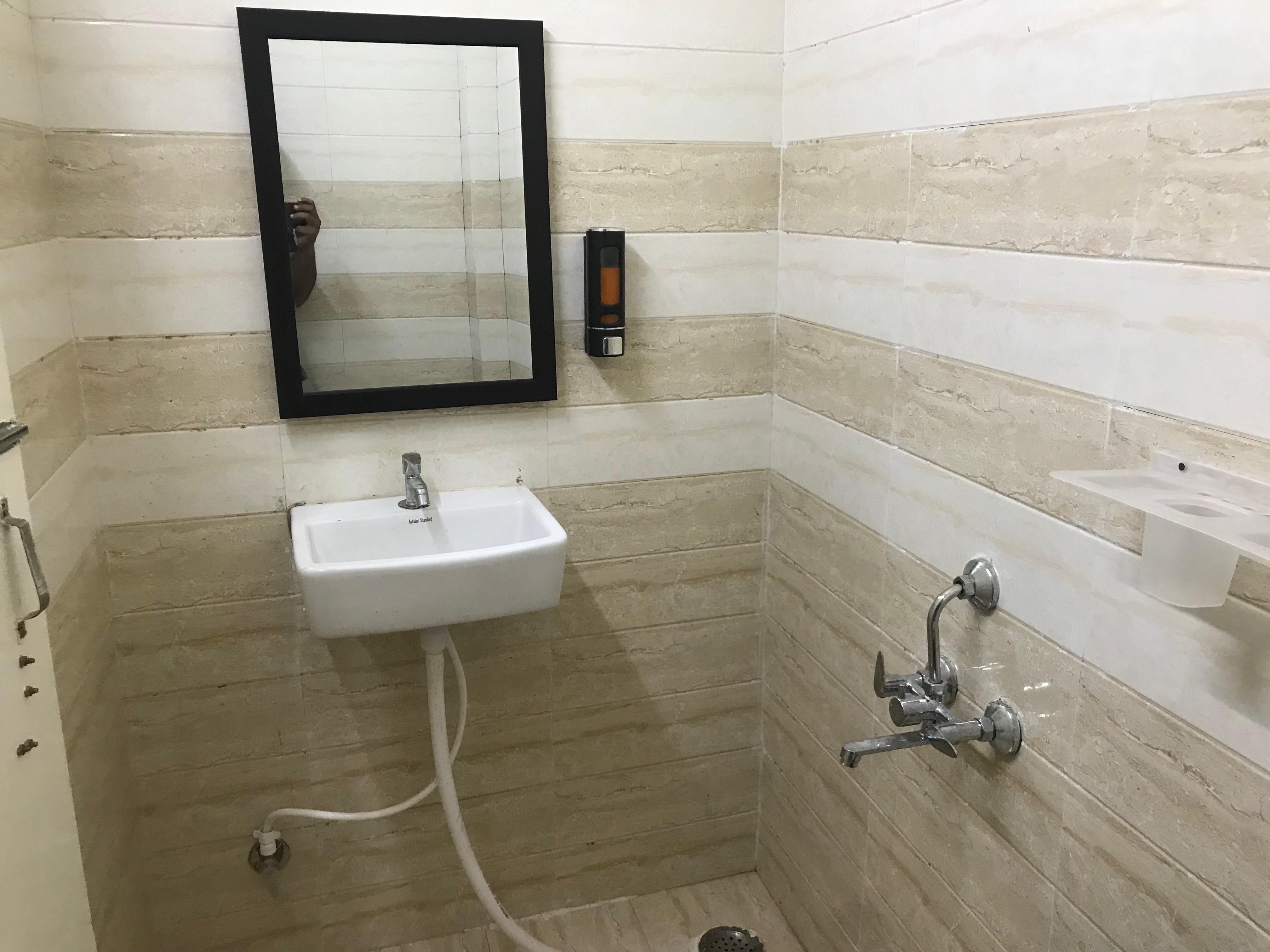 HOTEL GOLDEN LOTUS INN - Tap to explore photos
