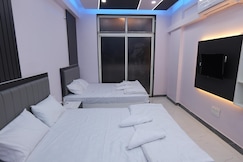 Hotel Majestic Royal, Akkalkot