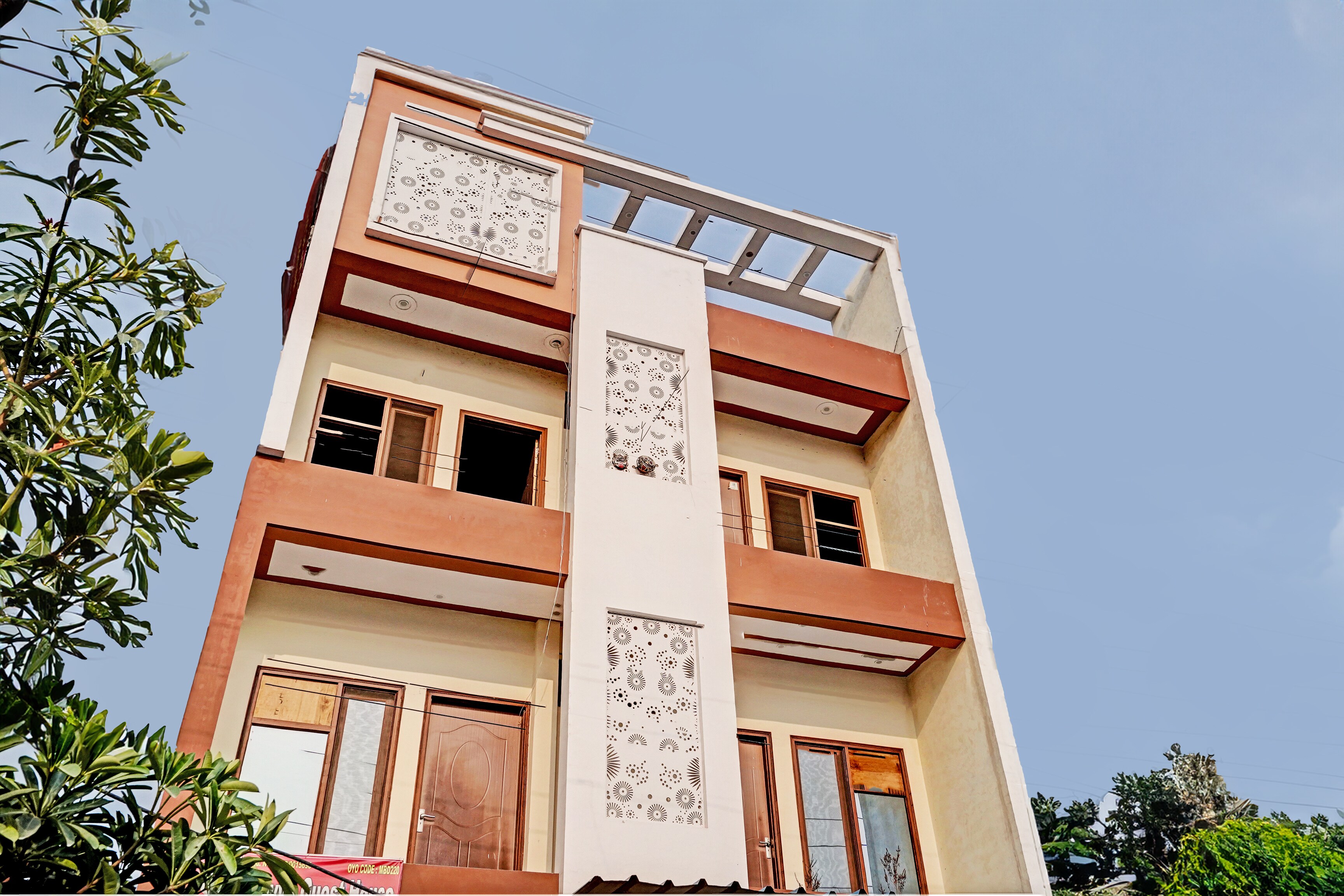 Hotel O Bhavya Guest House - Tap to explore photos