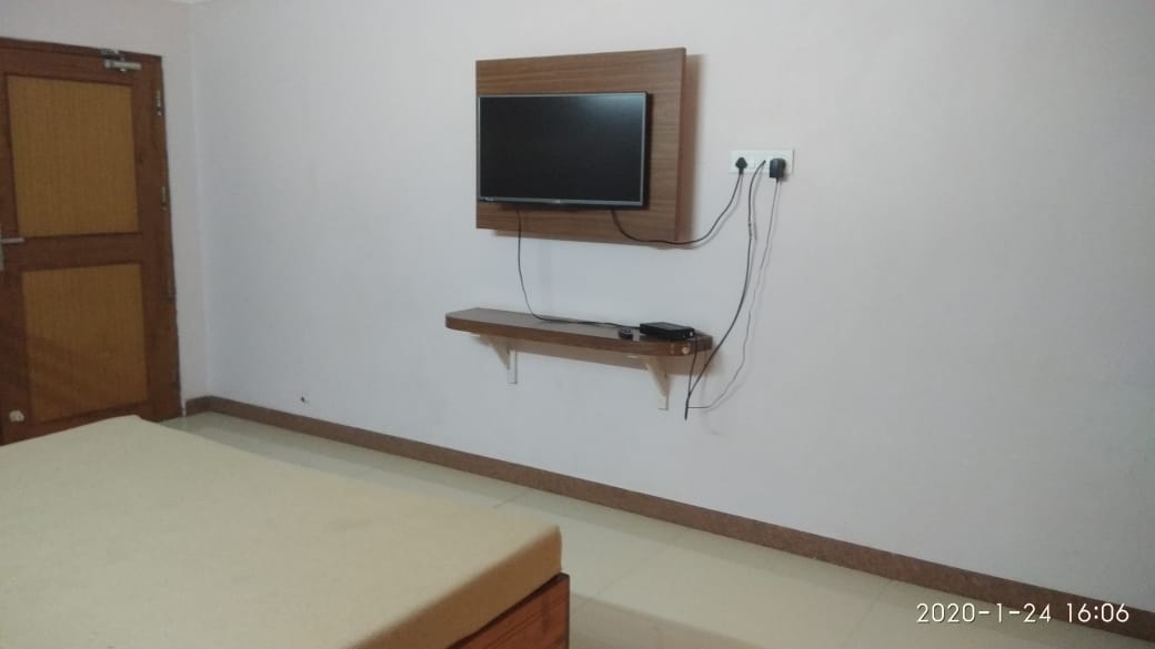 i-ROOMZ Hotel Ratna Sangam Residency Yaragatti - Tap to explore photos