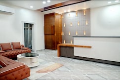 The Grand Hotel, Tonk