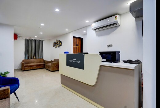 Super Townhouse Status By Sbg Near Anand Vihar Vaishali Metro Station