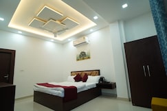 Hotel Sunrise, Karhal