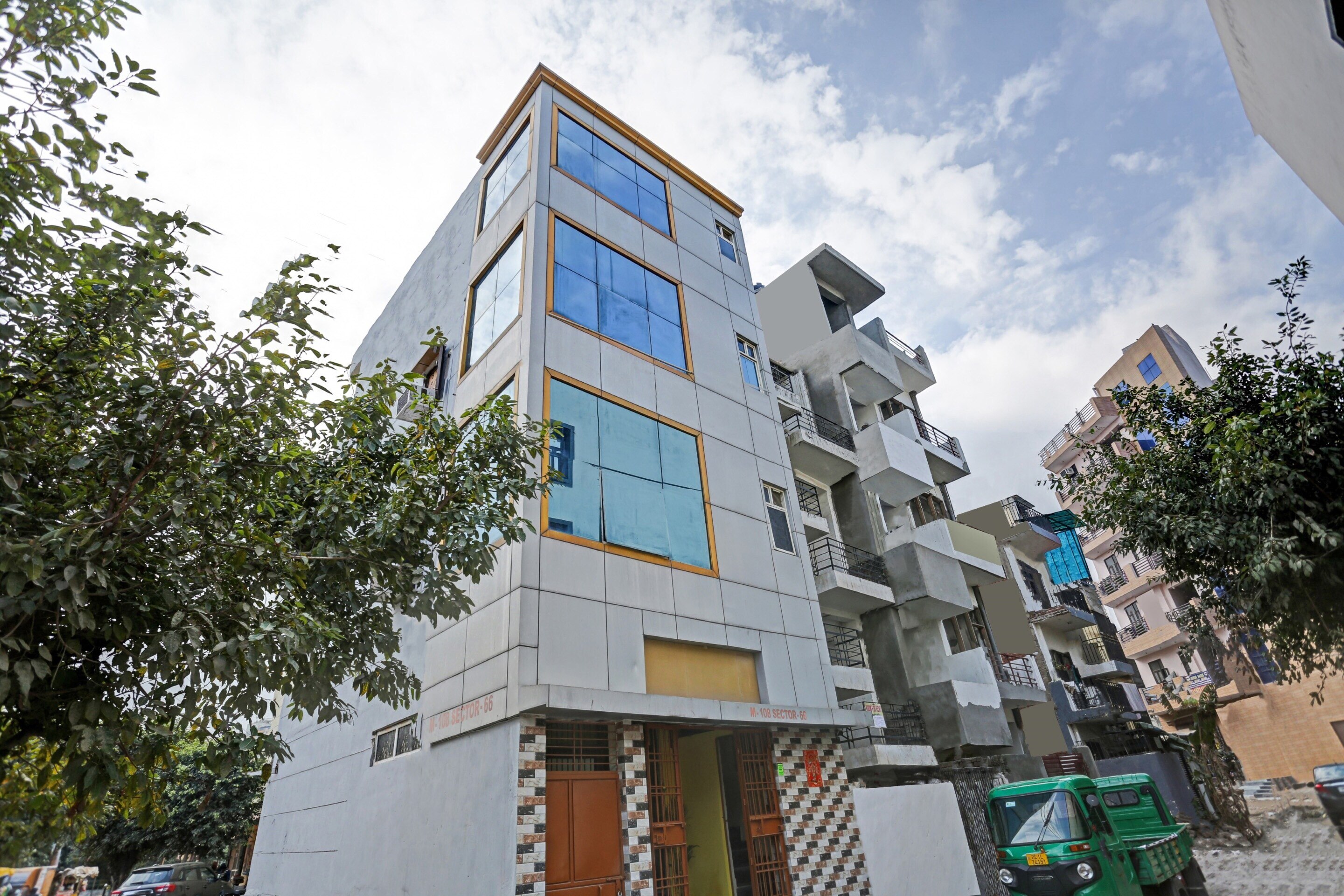 Hotel O Angel Corporate Suites Near Iskcon Temple Noida - Tap to explore photos